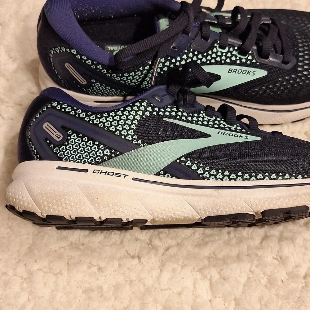 Womens Brooks blue vented sneakers size 8.5D